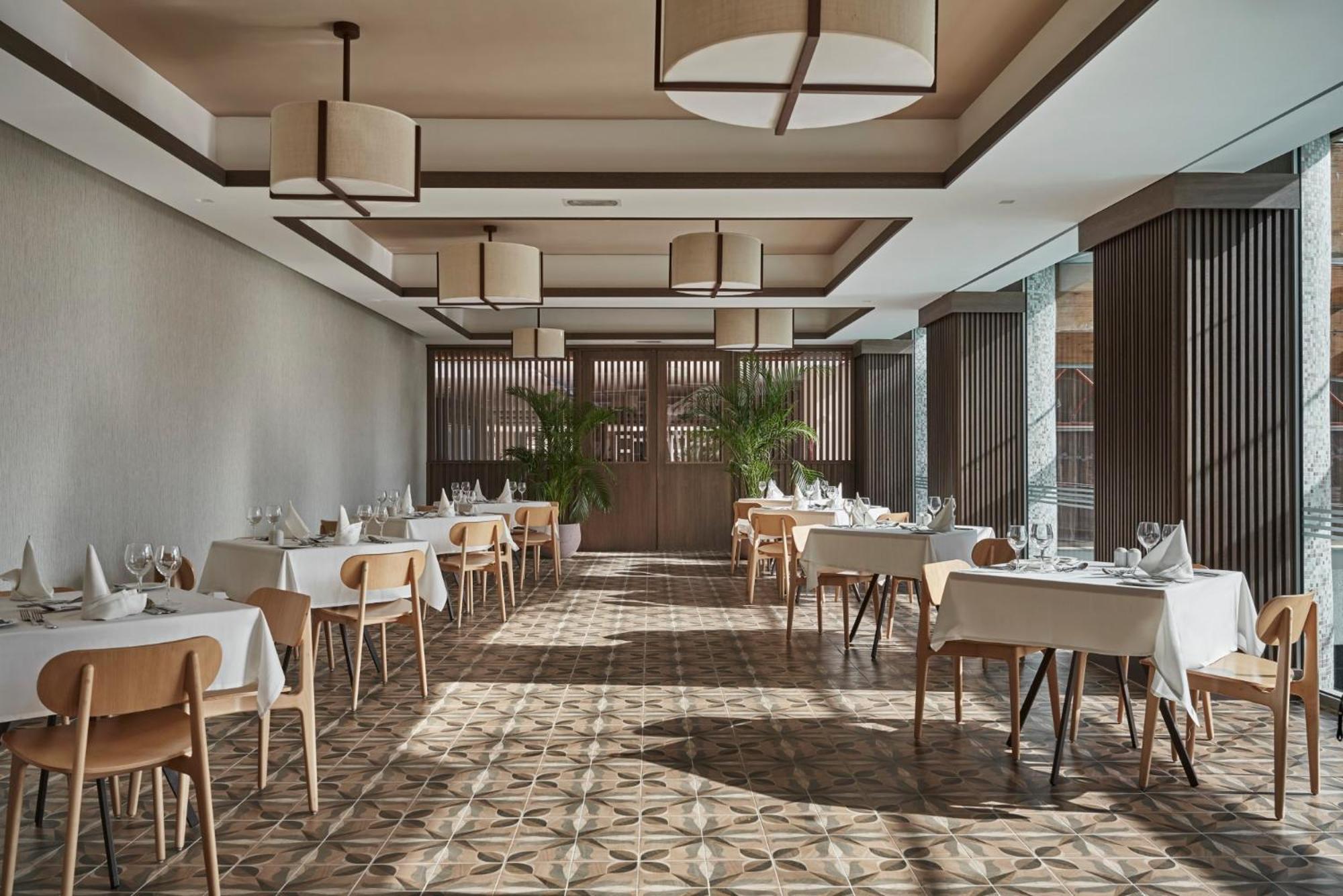 Atlantica Oasis Hotel 利马索尔 外观 照片